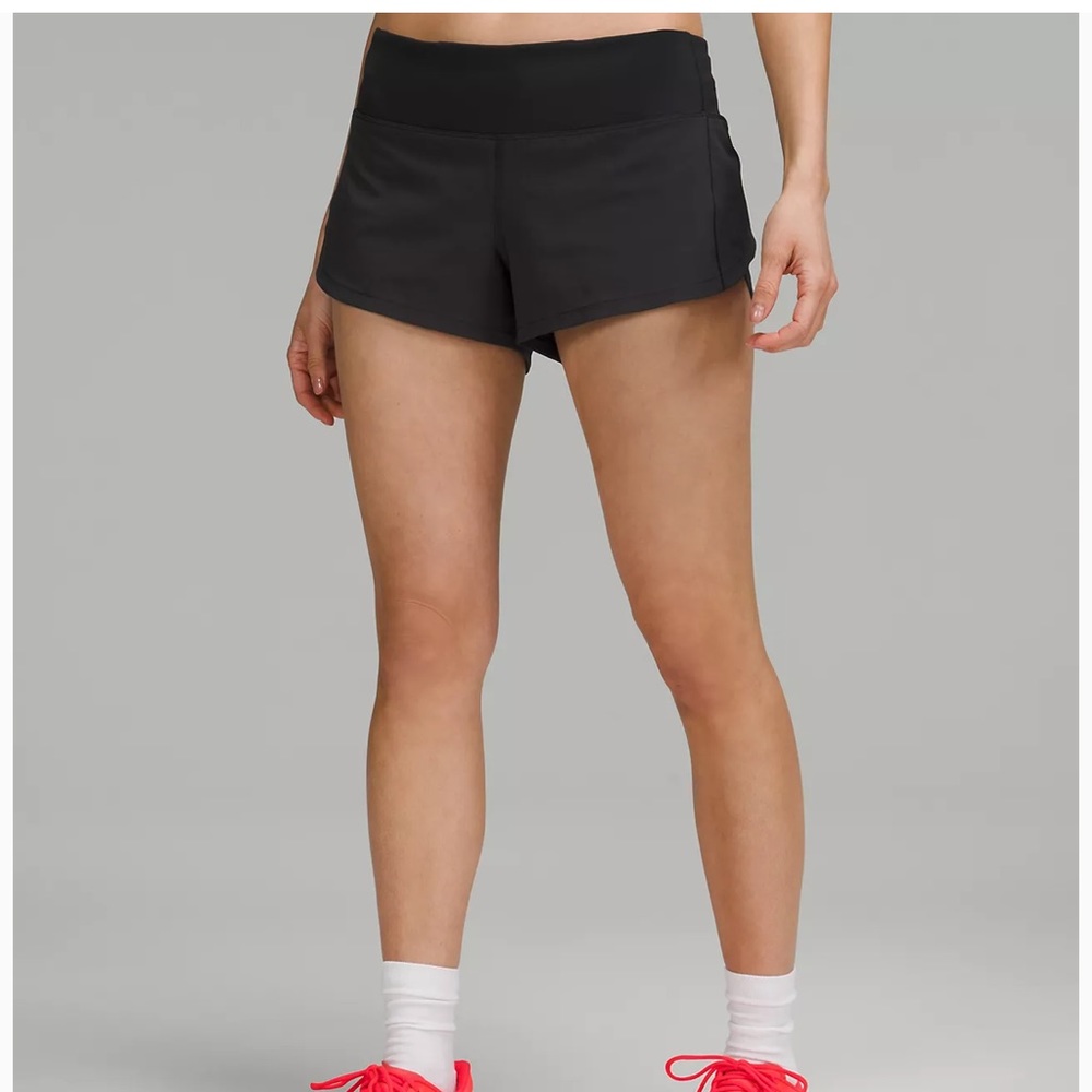Speed Up Lululemon Low Rise 2.5” Size 6 Like New Athletic